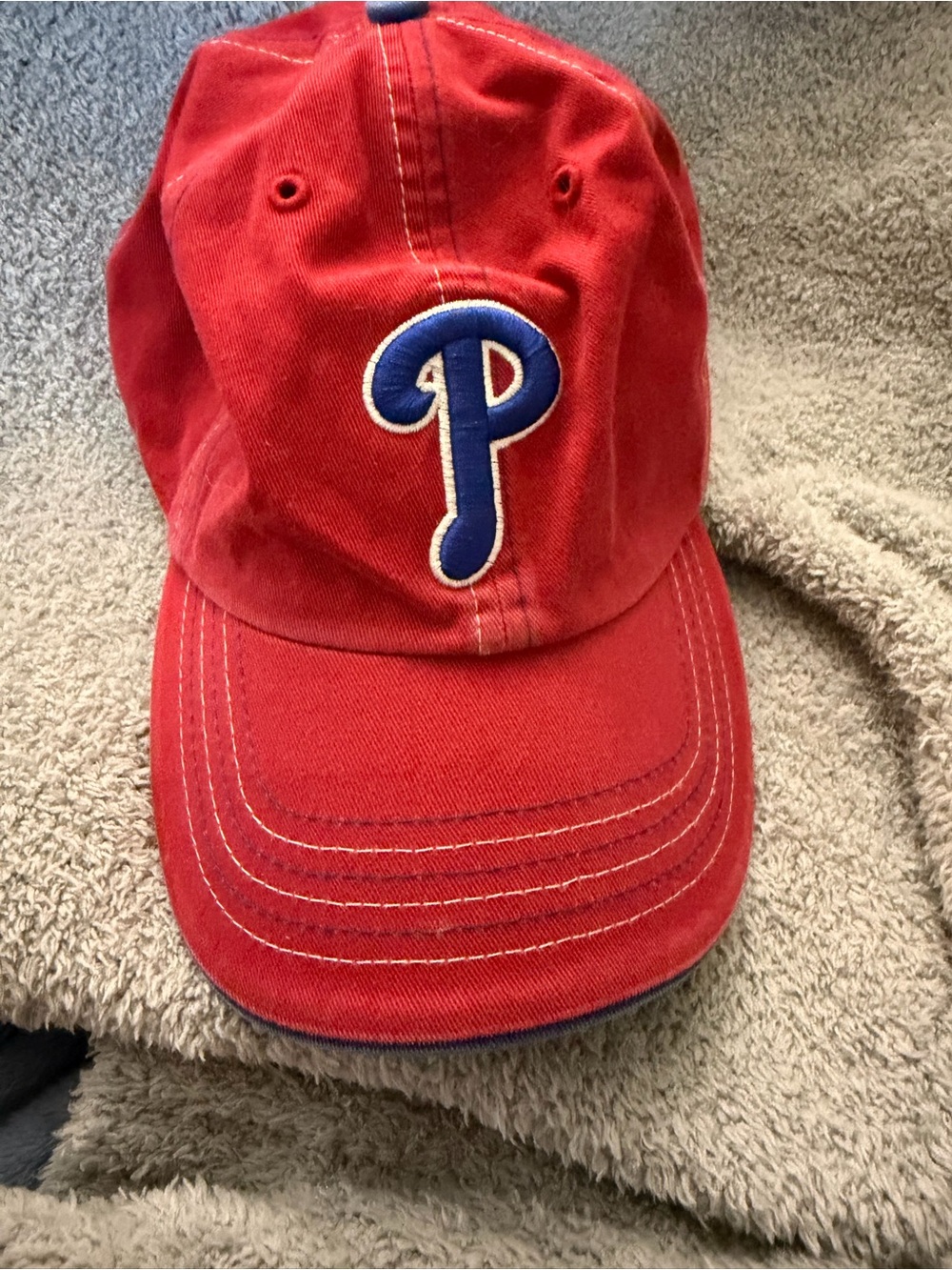 Phillies red hat with Blue 'P' Logo fitted size L